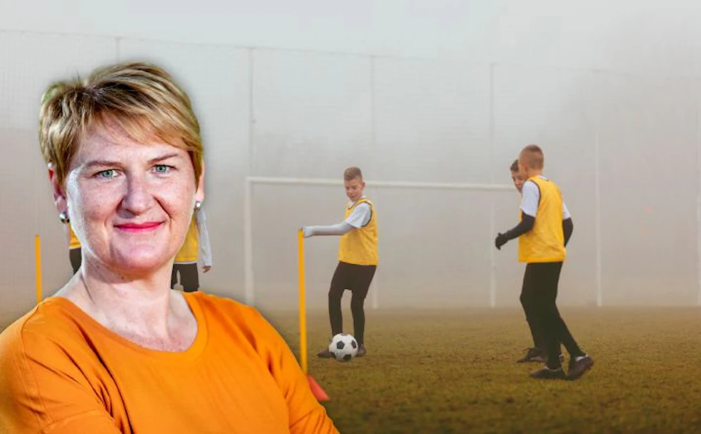 Krismer und Symbolfoto von jungen Fußballern.
