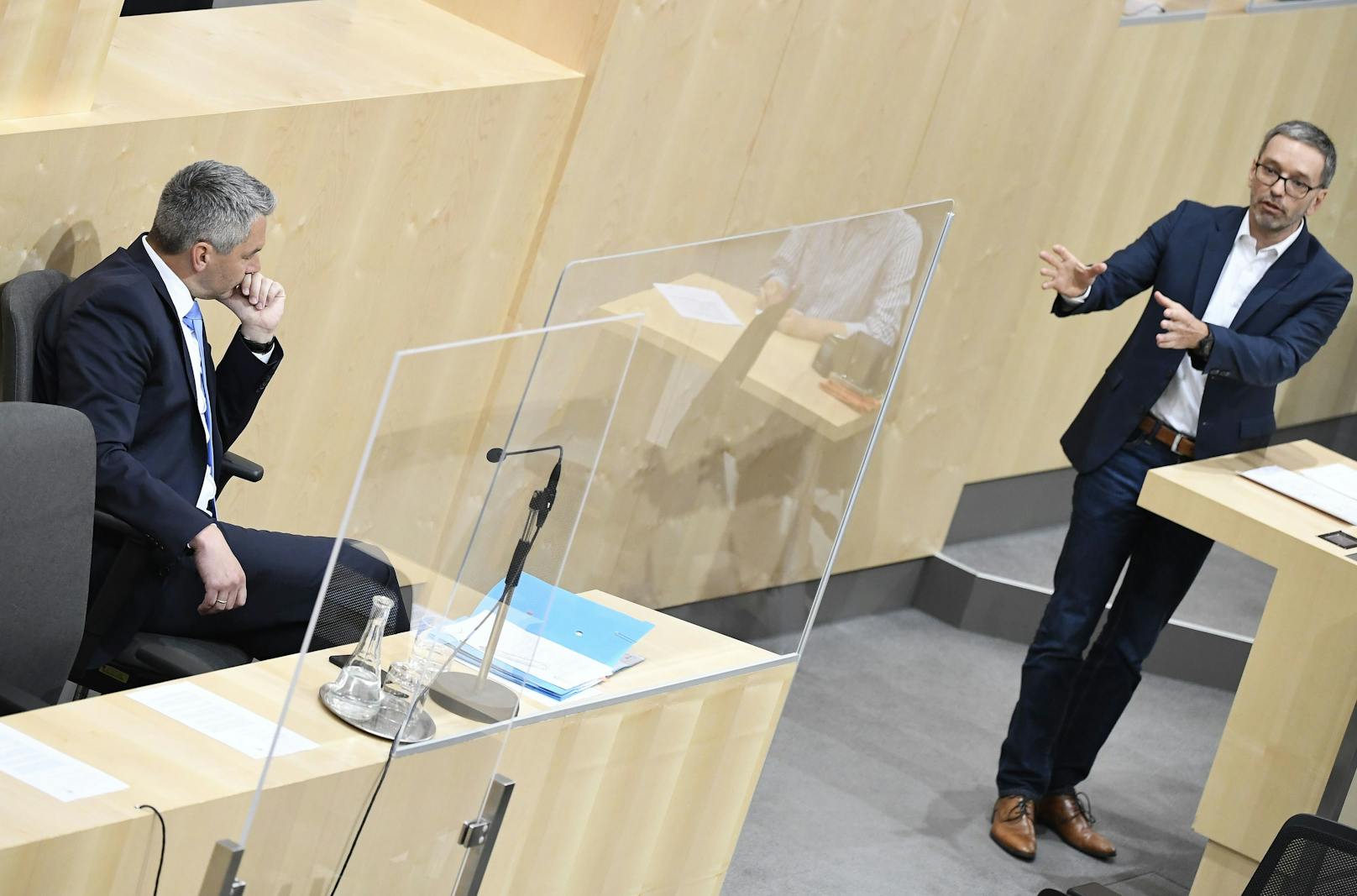 Innenminister Karl Nehammer (ÖVP) und FPÖ-Klubobmann Herbert Kickl im Nationalrat.