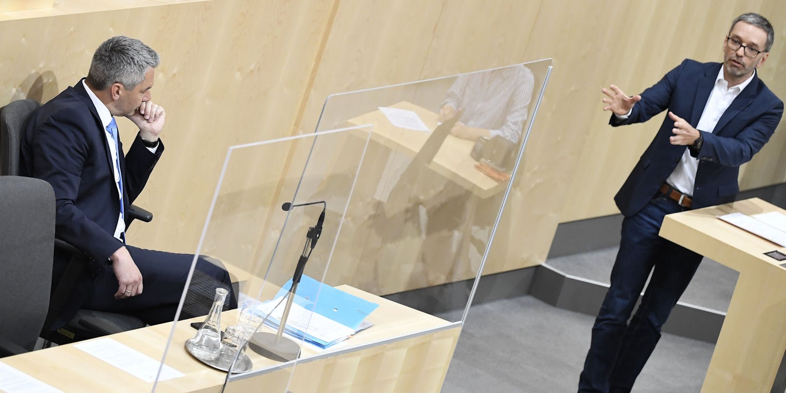 Innenminister Karl Nehammer und FPÖ-Klubobmann Herbert Kickl (R.) während der Aktuellen Stunde im Rahmen einer Sitzung des Nationalrates am Dienstag, 7. Juli 2020