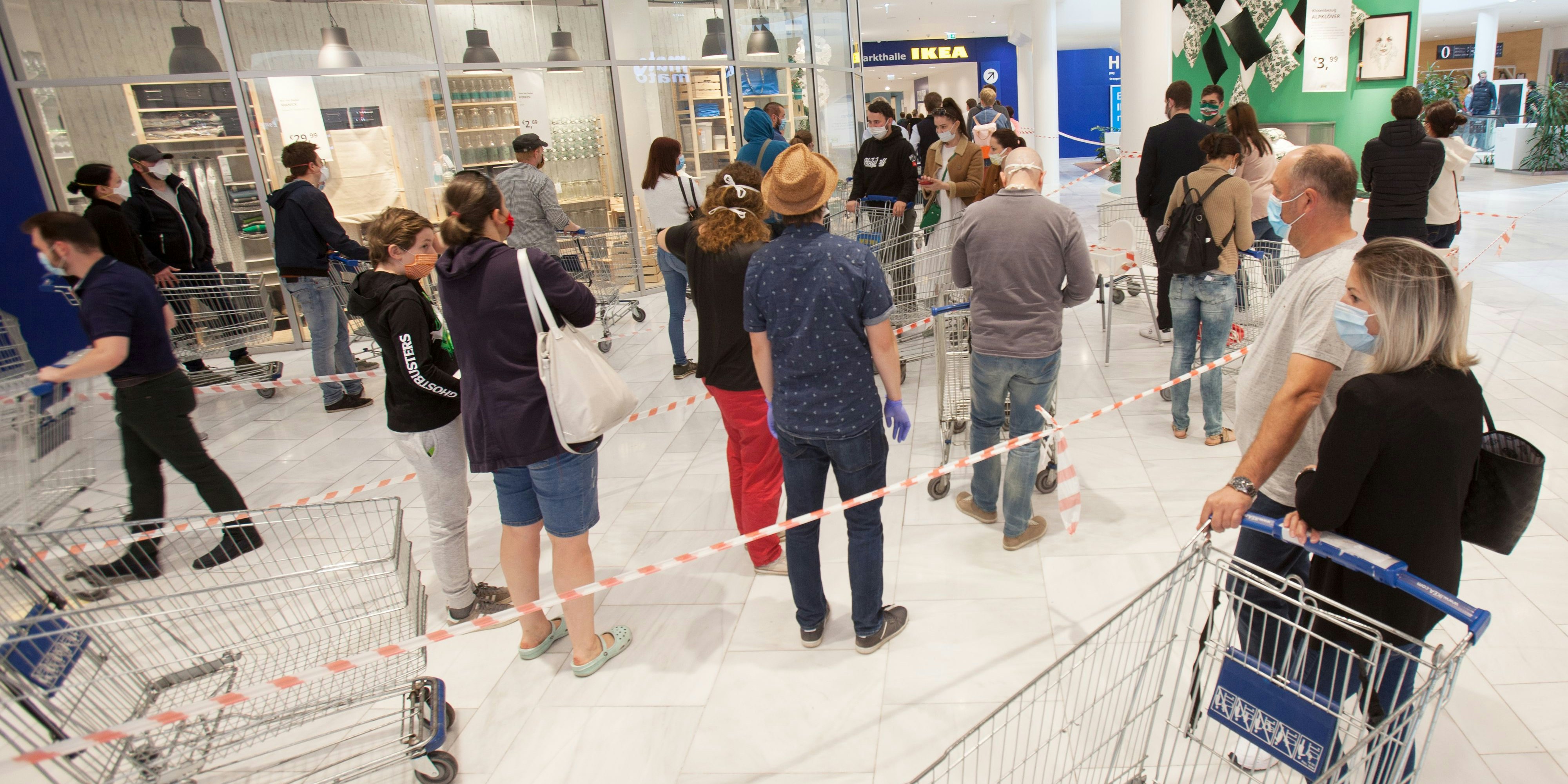 er Lockdown sorgte für ein kräftiges Plus für Supermärkte und Onlinebestellungen.