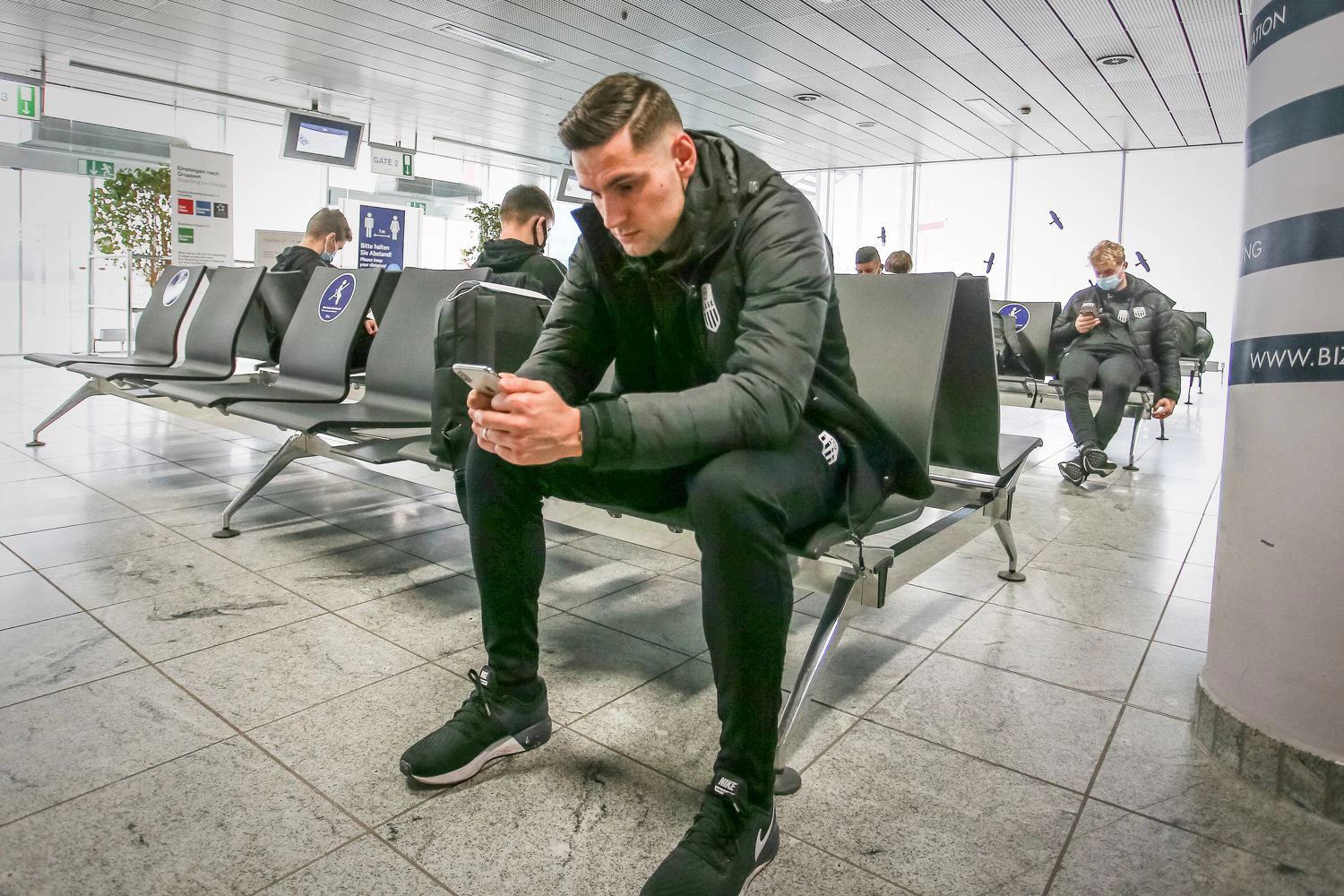 Husein Balic vor dem Abflug zum Europa-League-Spiel gegen Ludogorets Rasgrad.