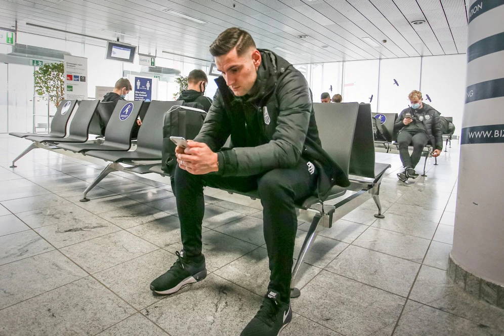 Husein Balic vor dem Abflug zum Europa-League-Spiel gegen Ludogorets Rasgrad.