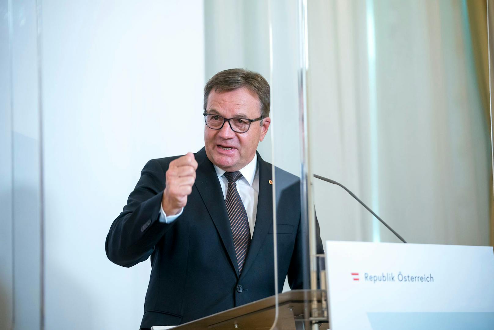 Tirols Landeshauptmann Günther Platter tritt zurück