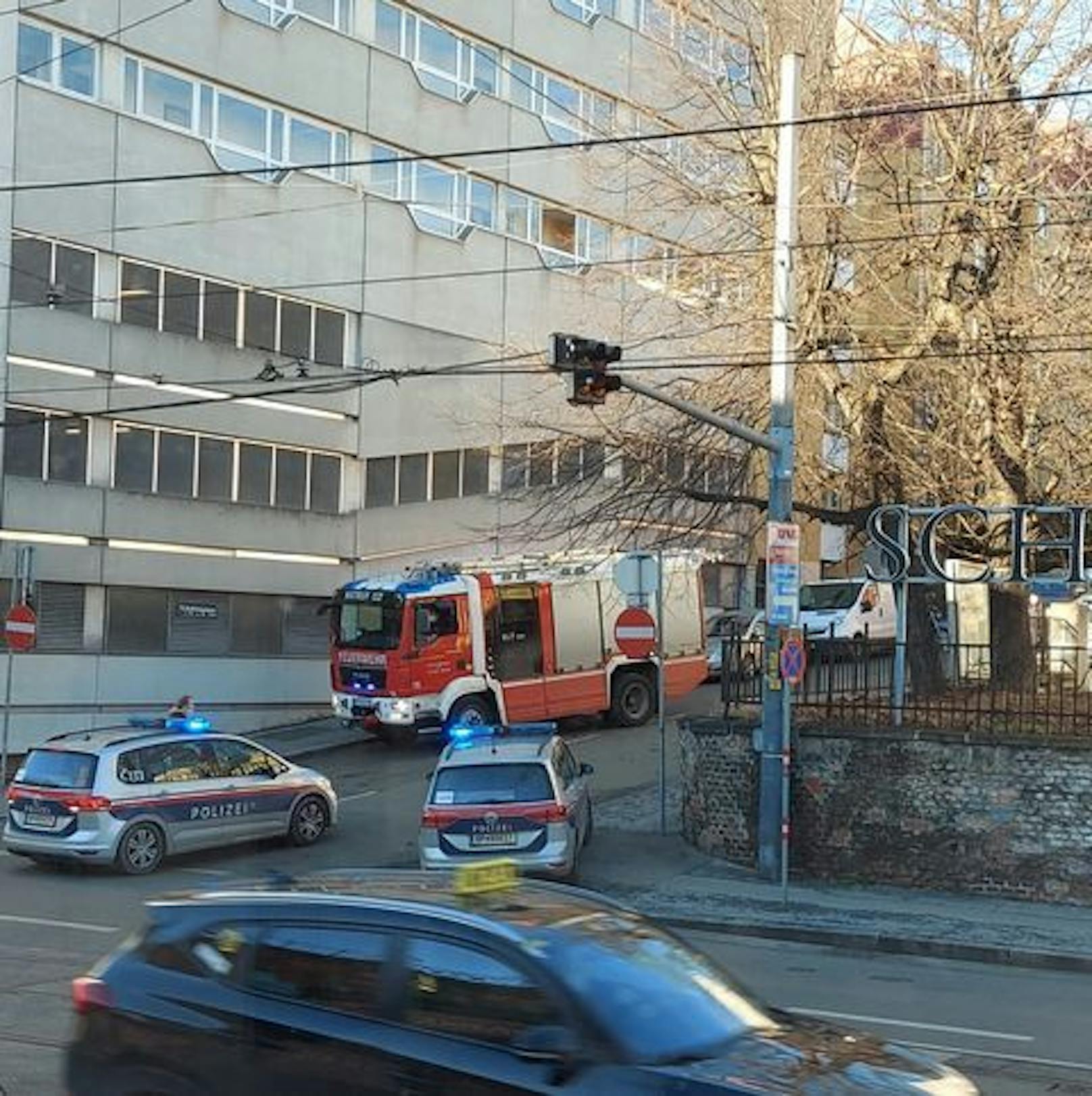 Feuerwehr-Einsatz auf der Heiligenstädter Straße (Wien-Döbling)