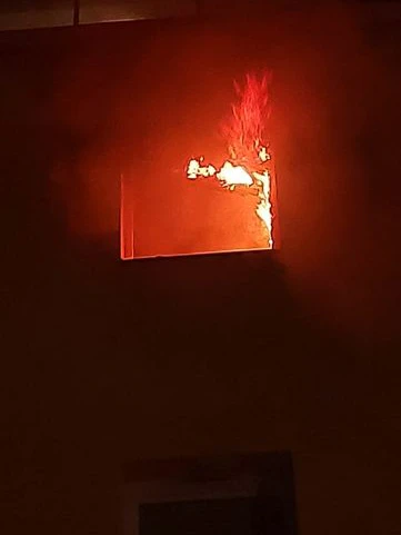 Die Flammen schlugen aus dem Fenster.