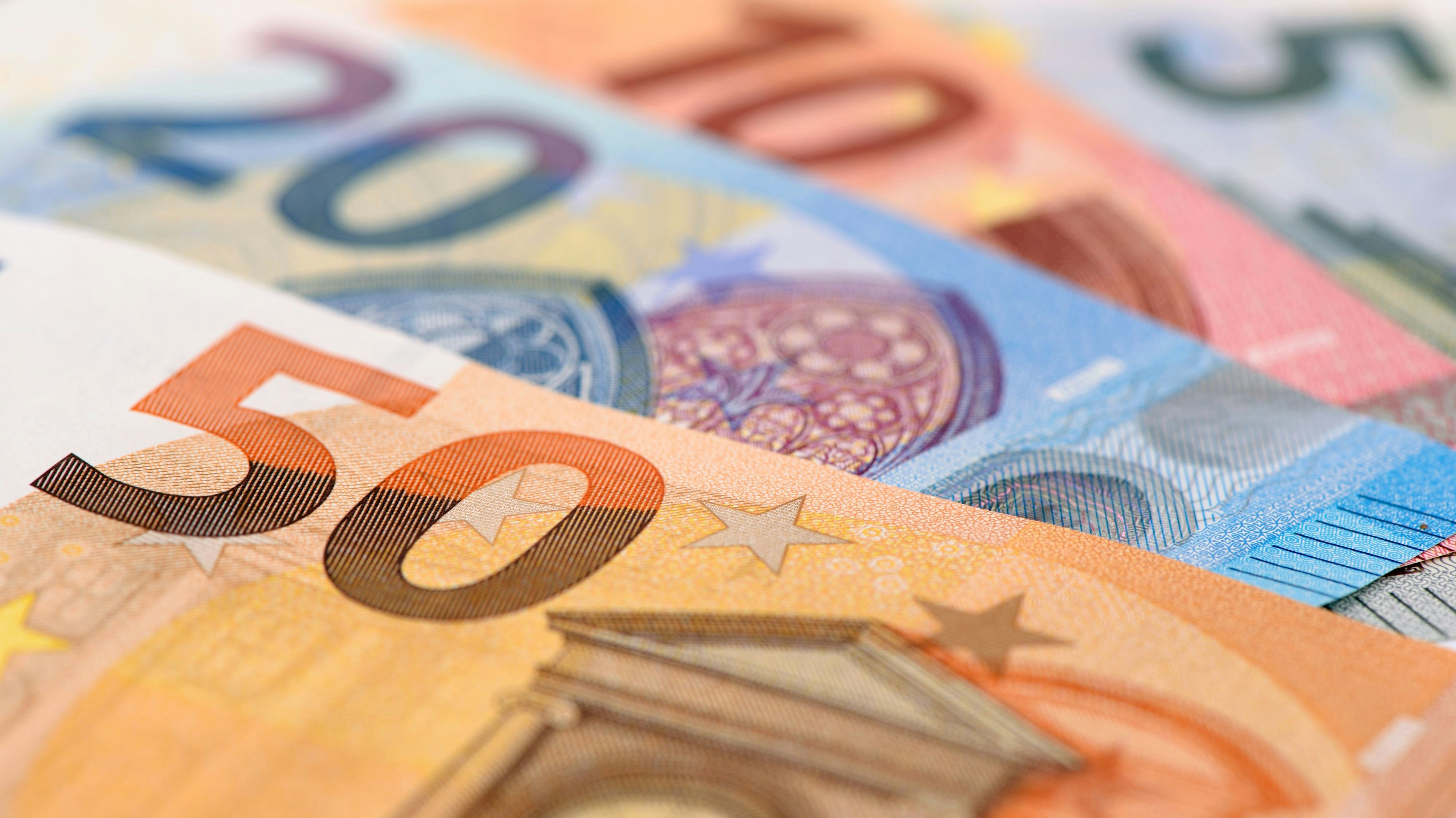 In der Krise sparen die Leute mehr Geld.