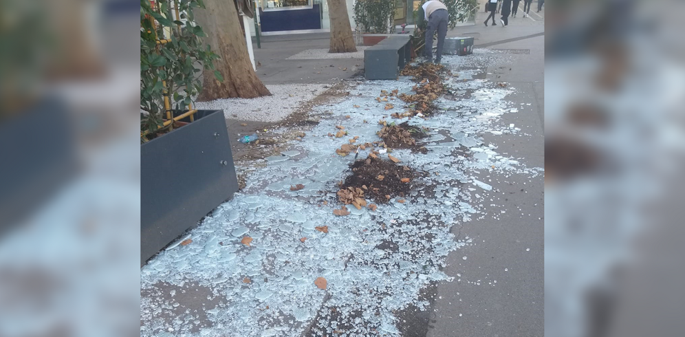 Der Sturm am Donnerstag verursachte schwere Schäden bei dieser Eisdiele.