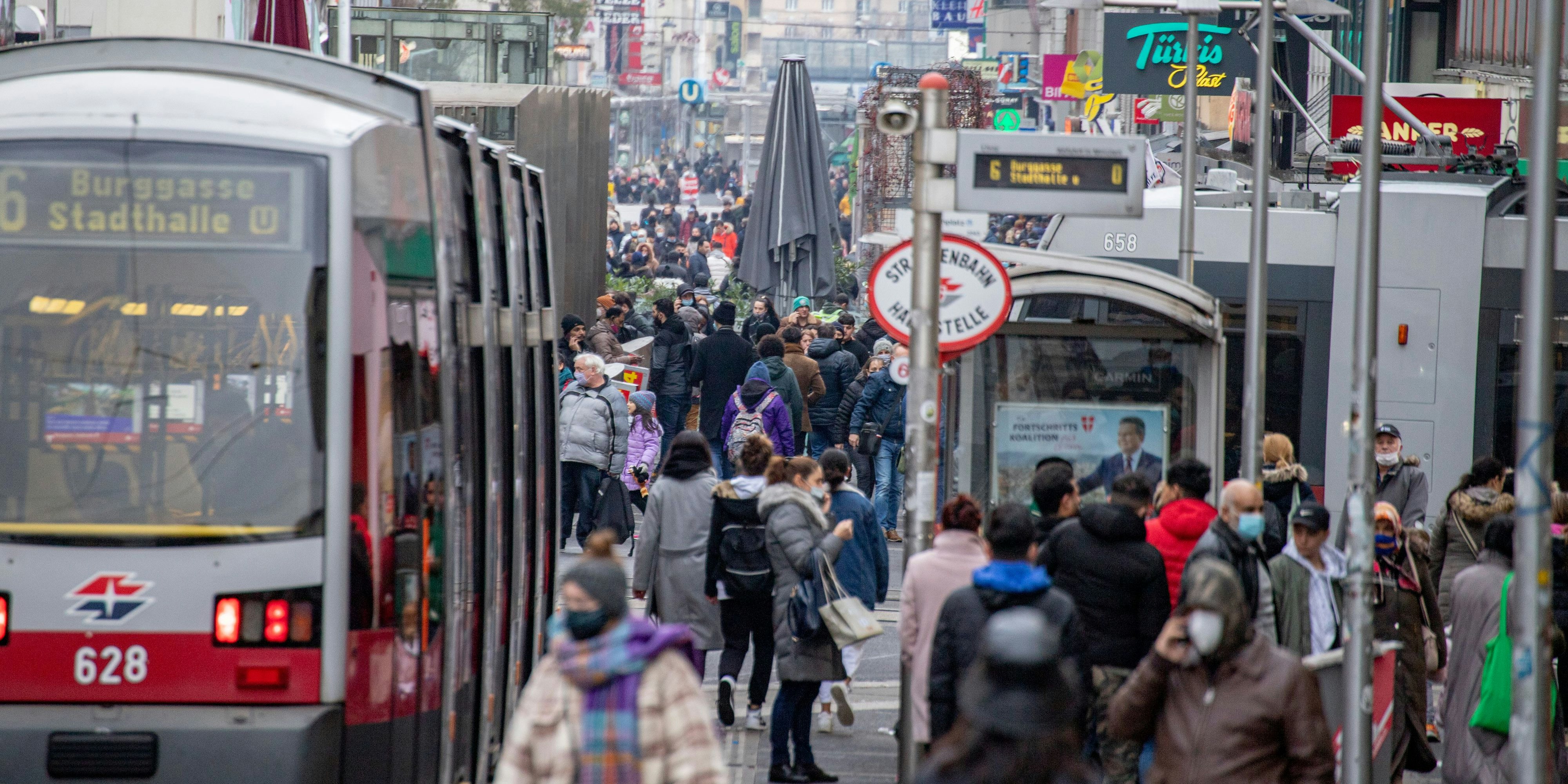 Am ersten Tag nach dem 2. Lockdown strömten in Österreich Massen auf die Straße