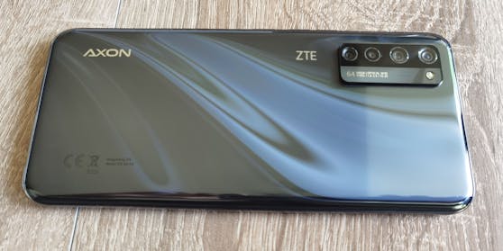 Das ZTE Axon 20 selbst zeigt sich als solides Mittelklassegerät und mit einem Preis von 400 Euro als guter Preis-Leistungs-Anbieter.