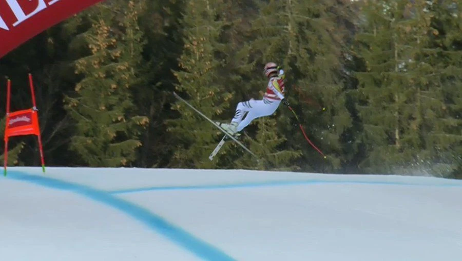Josef Ferstl fliegt spektakulär ab. 