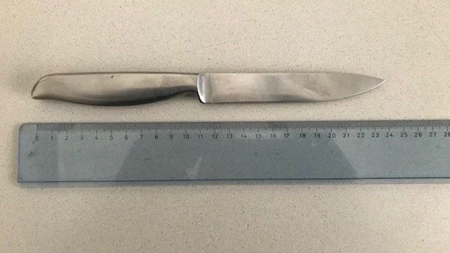 Mit diesem Messer bedrohte der Tatverdächtige die Kindergartenpädagogin.
