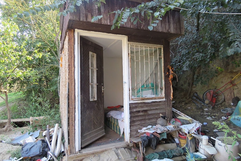 Siofok, Ungarn - Frau in Hütte eingesperrt