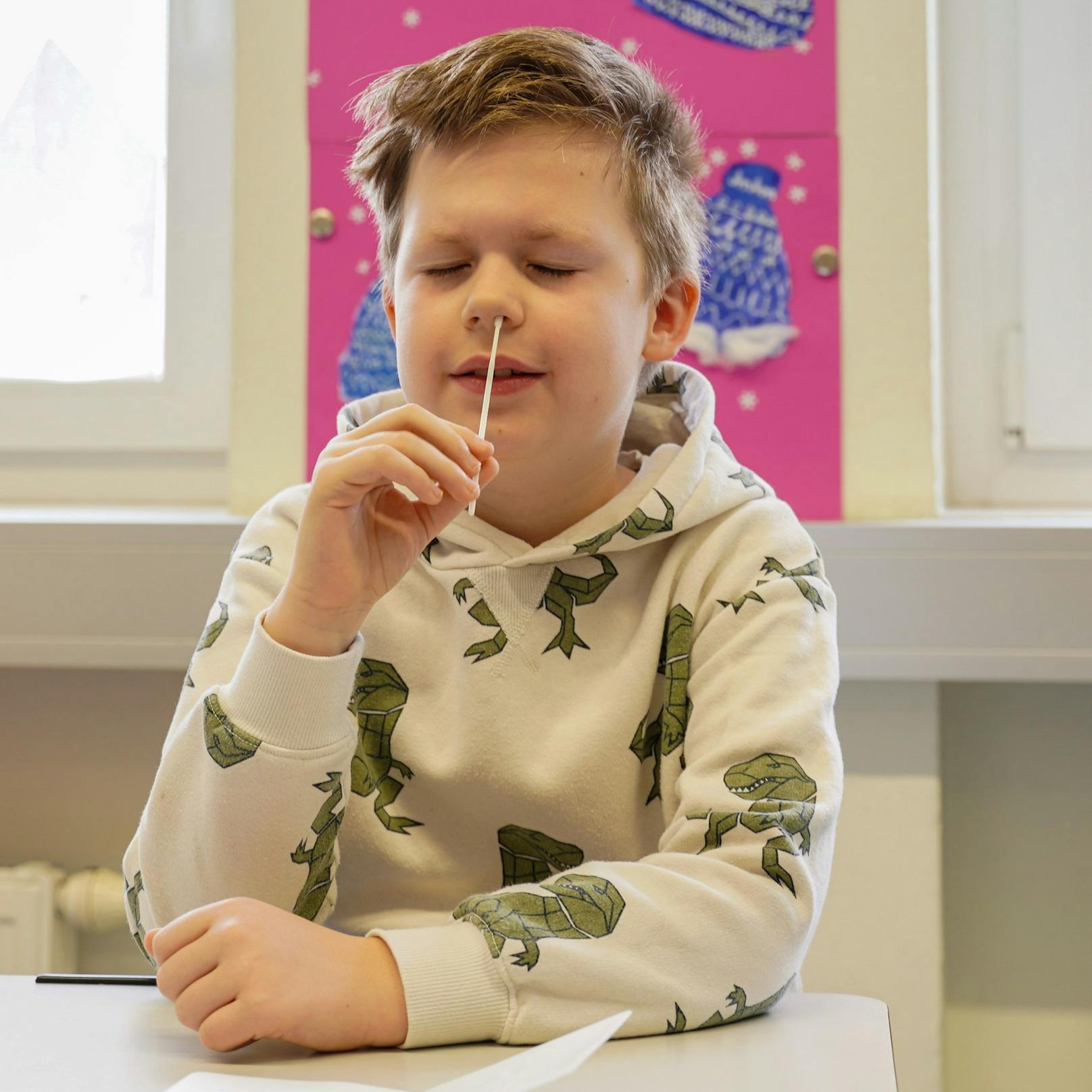 Die Nasenbohrer-Tests an Schulen zeigen Wirkung.