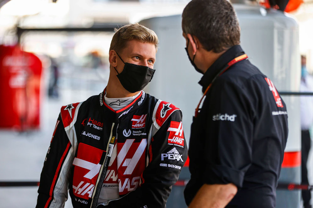 Mick Schumacher undd Nikita Mazepin erhalten eine Crash-Warnung. 