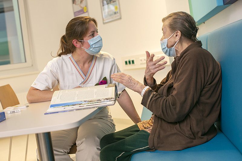 Petra Zimmermann hilft ehrenamtlich bei der Betreuung von demenzkranken Spitals-Patienten aus.