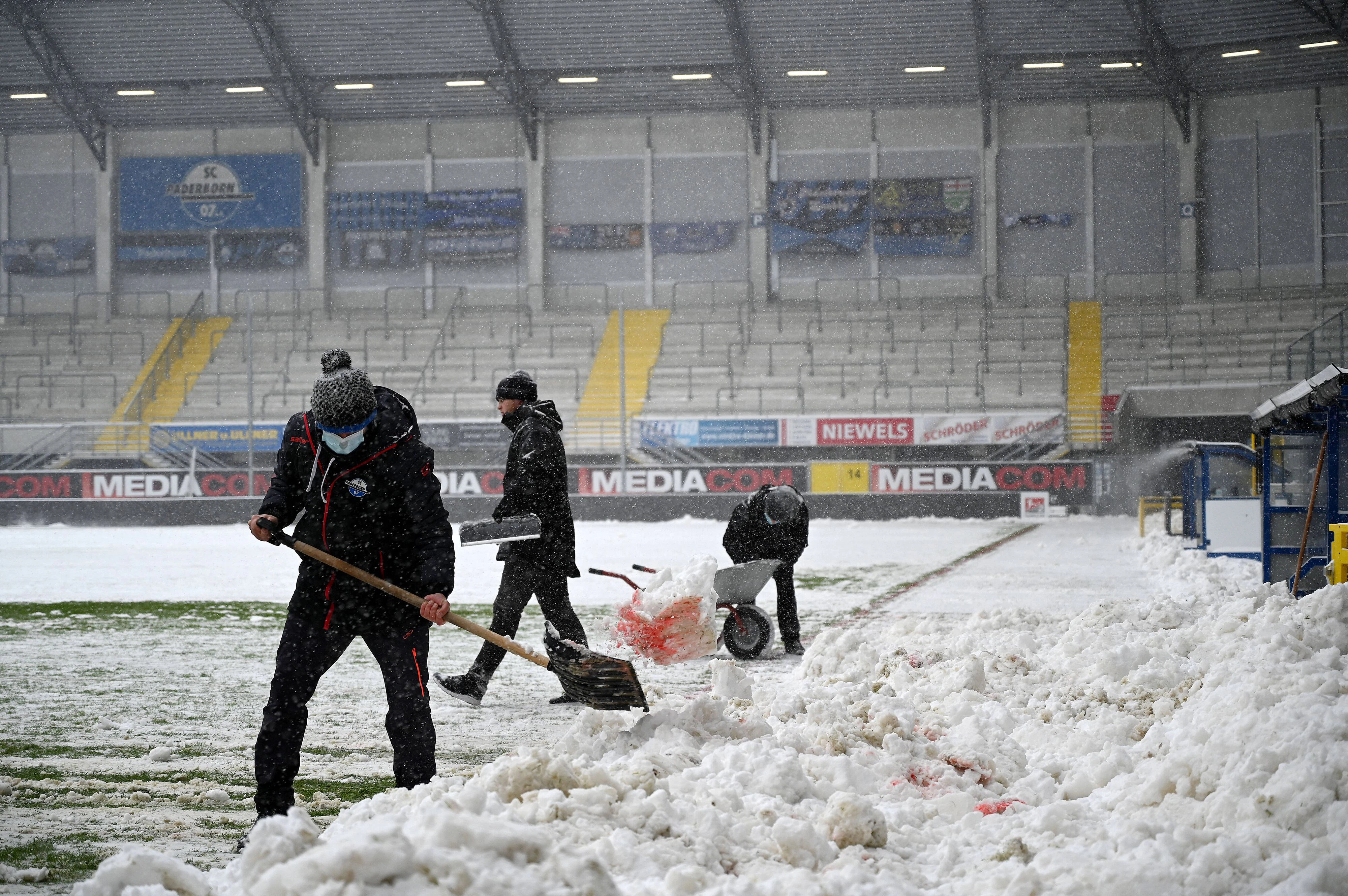 Neuschnee sorgte auch in Paderborn gegen Heidenheim für eine Absage.