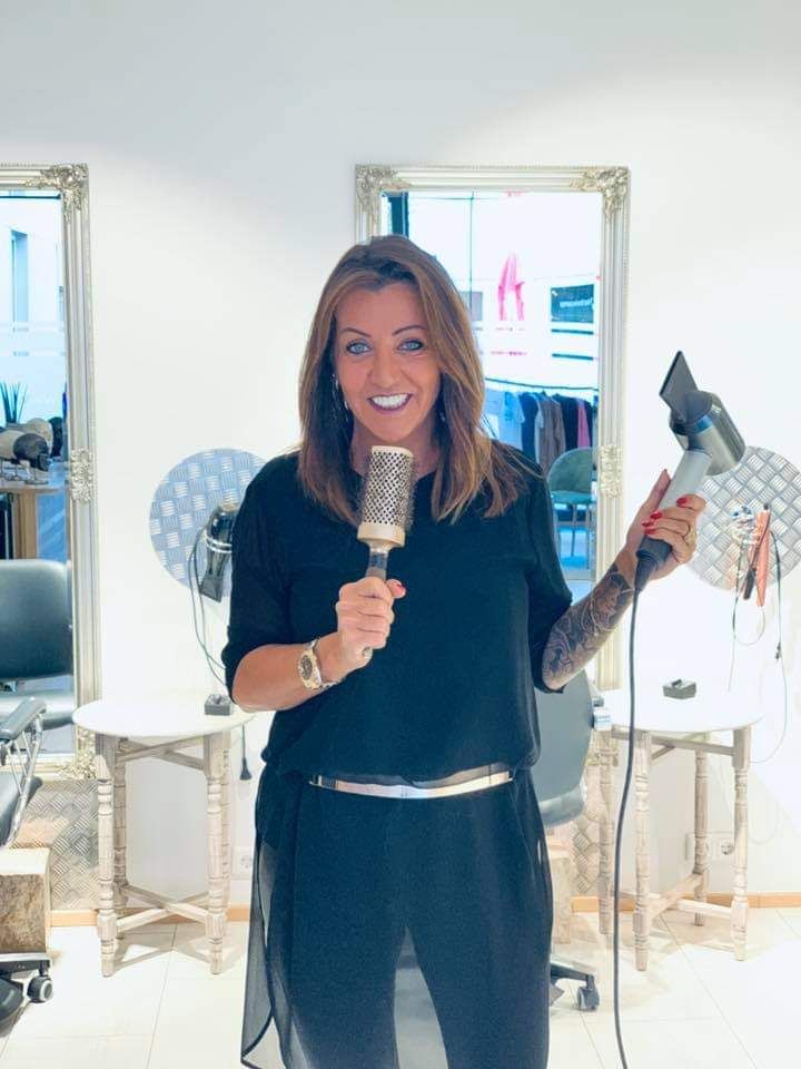 Friseurmeisterin Michaela Bischof