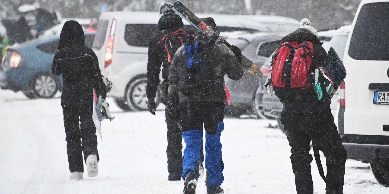 Die Polizei geht gegen illegale Ski-Touristen vor.