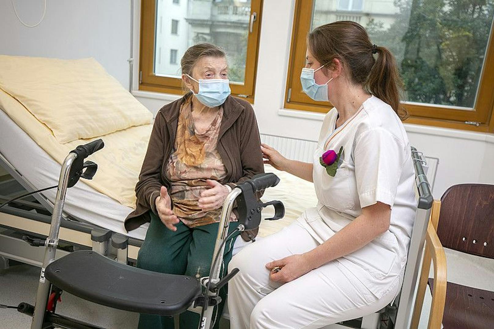 Petra Zimmermann hilft ehrenamtlich bei der Betreuung von demenzkranken Spitals-Patienten aus.