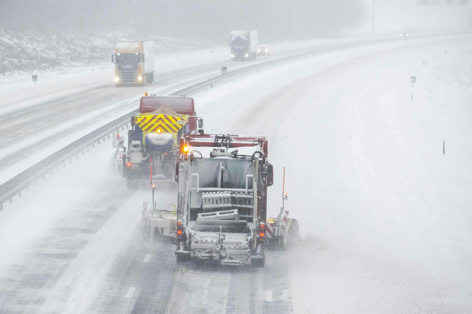 Die Niederlande erleben den ersten Schneesturm seit über zehn Jahren.