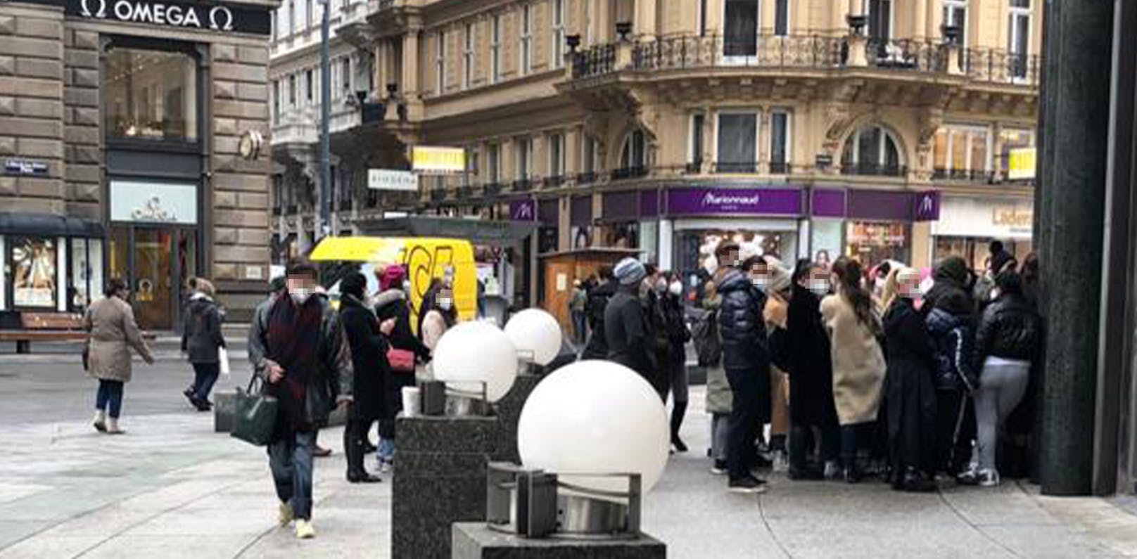 Eine spanische Modekette in der Wiener City wurde ungeordnet gestürmt.