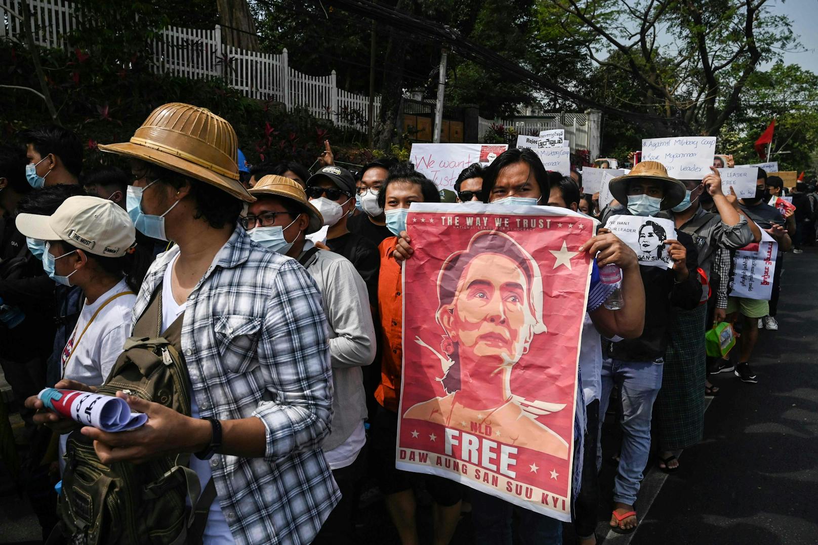 Nach dem Militärputsch vor einigen Wochen forderten Demonstranten die Freilassung von Aung San Suu Kyi.