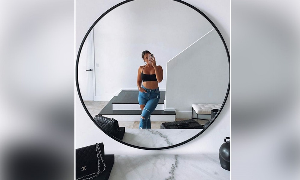 Instagram-Model war für die Fluglinie offenbar zu offenherzig angezogen. 