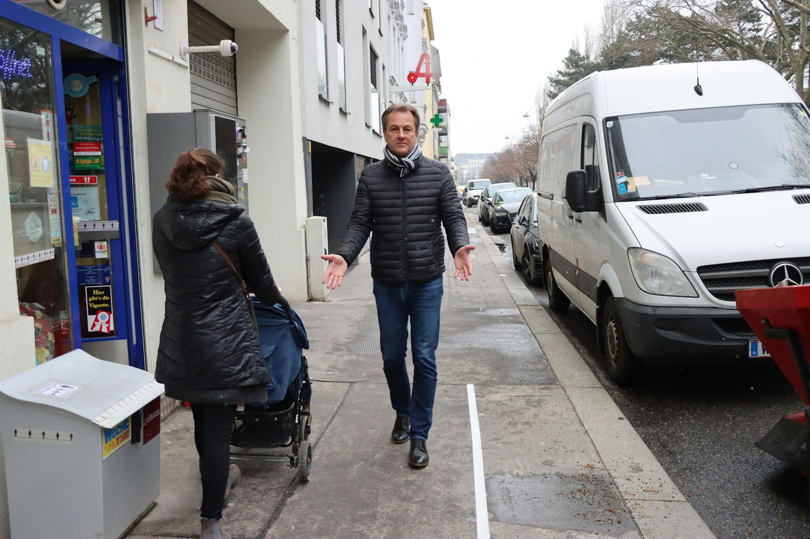 "Ein Radweg in der Krottenbachstraße würde die Gehsteige um einen Meter schmäler machen", so Döblings Bezirksvorsteher-Stellvertreter Robert Wutzl (ÖVP).