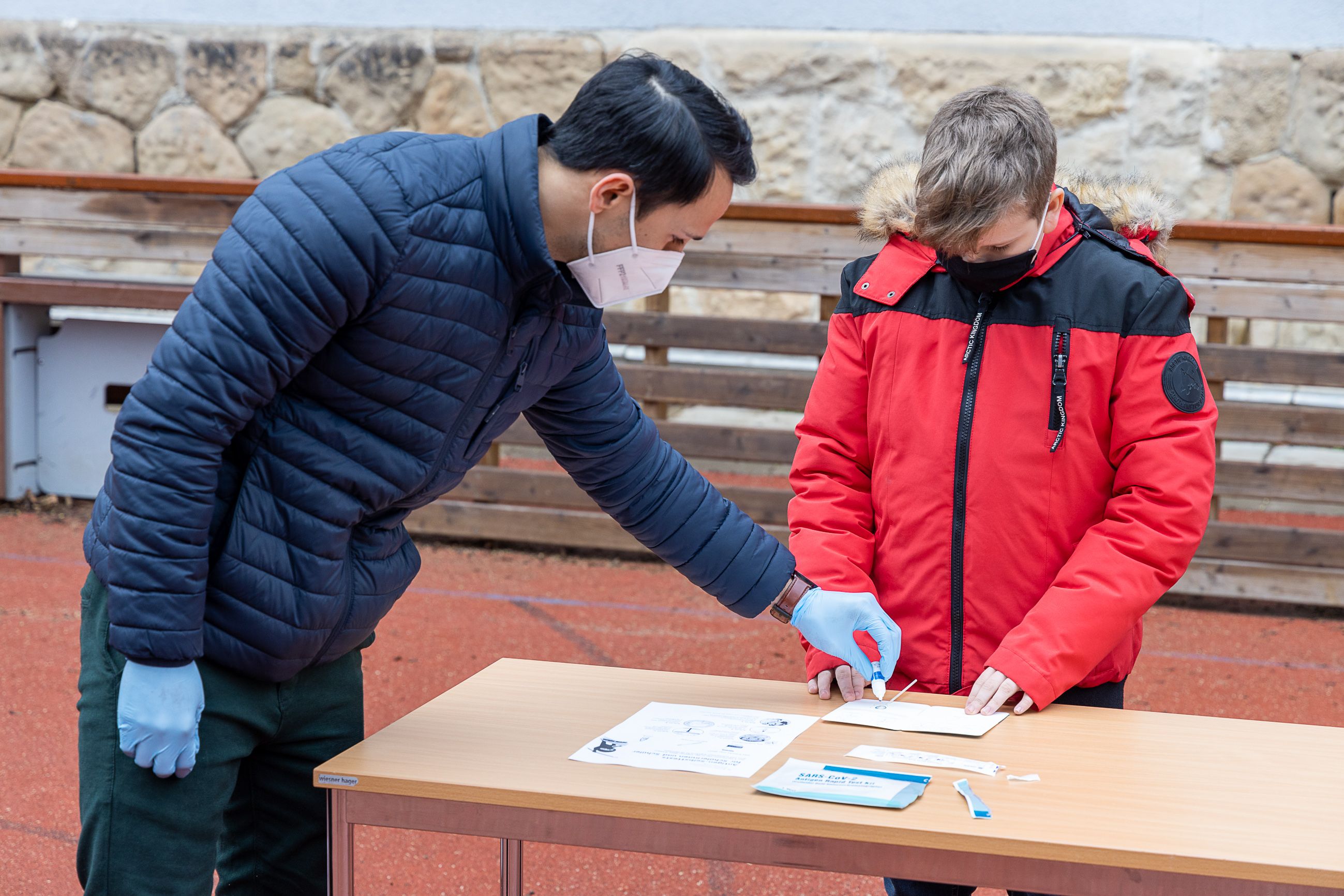 Faßmann besuchte die Sport-Mittelschule Wittelsbachstraße.