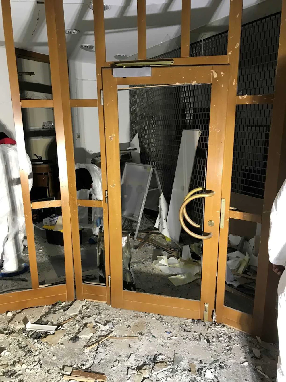 Erheblicher Sachschaden nach der versuchten Bankomatsprengung.