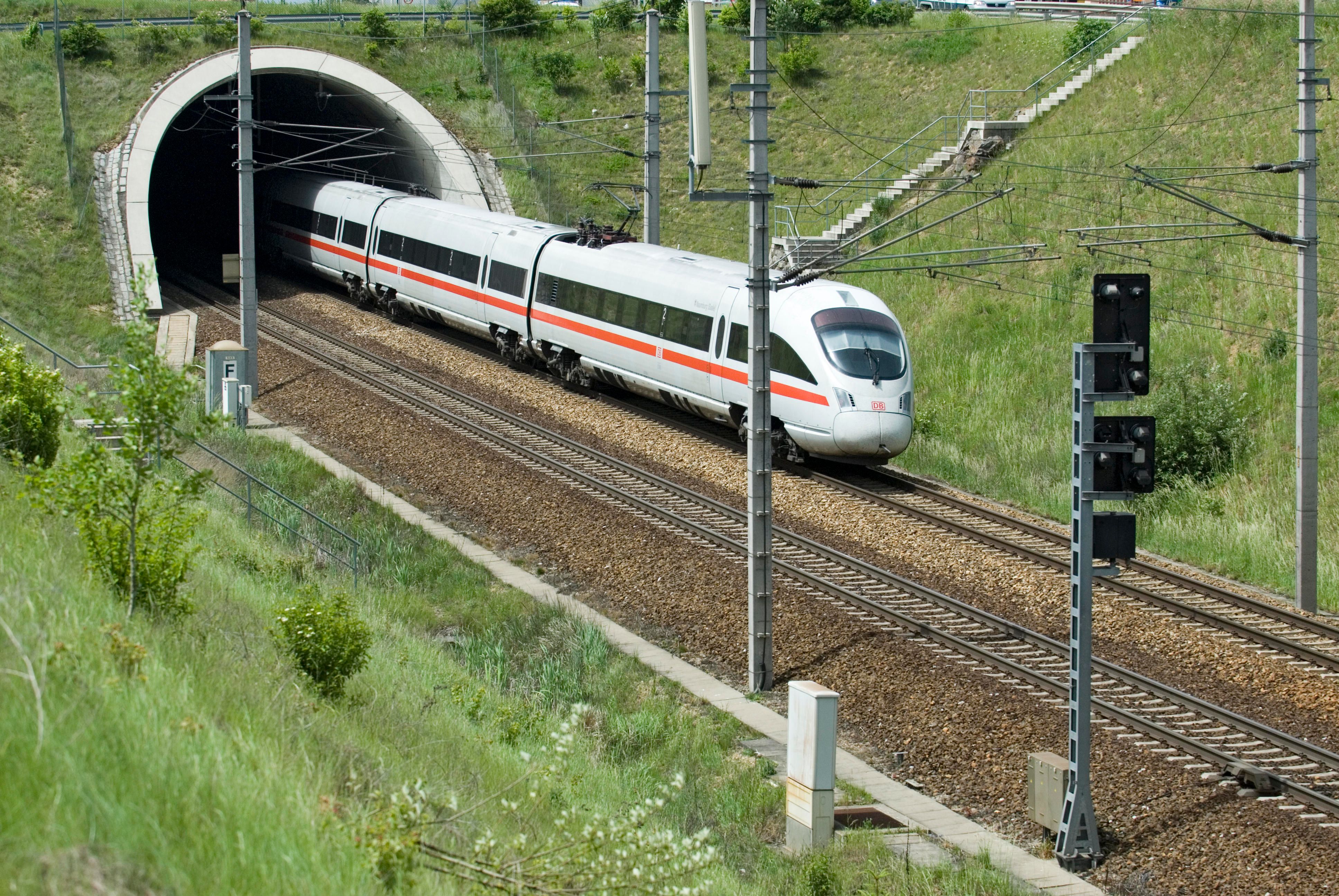 Sperre Der Westbahnstrecke Wieder Aufgehoben | Heute.at