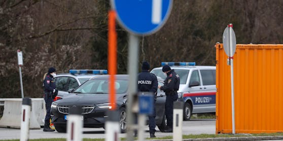 Grenzkontrolle an der Neuen Braunauer Grenze - hier am 08. Februar 2021.