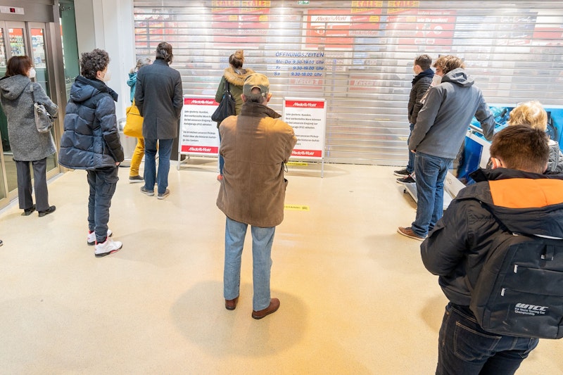 Sehnsüchtig wurde darauf gewartet, dass auch Media Markt seine Tore öffnet.
