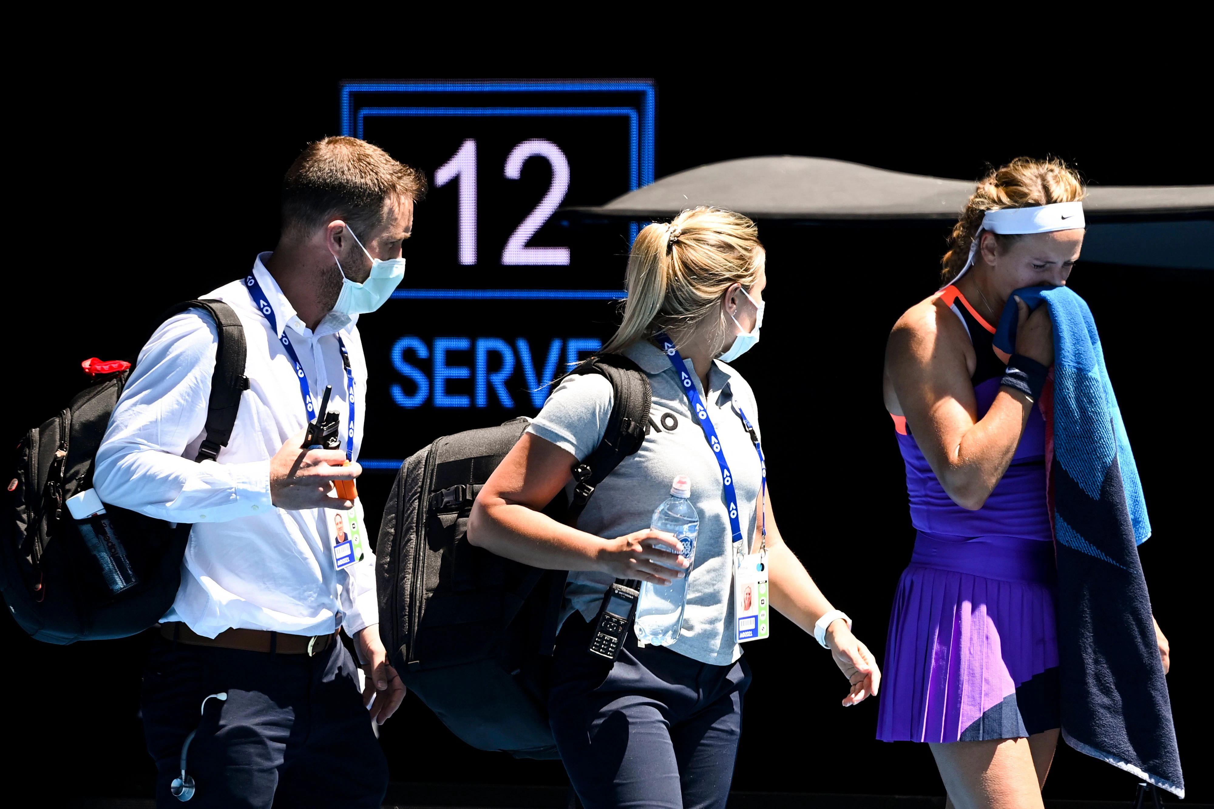 Viktoria Azarenka nimmt medizinische Behandlung in Anspruch.