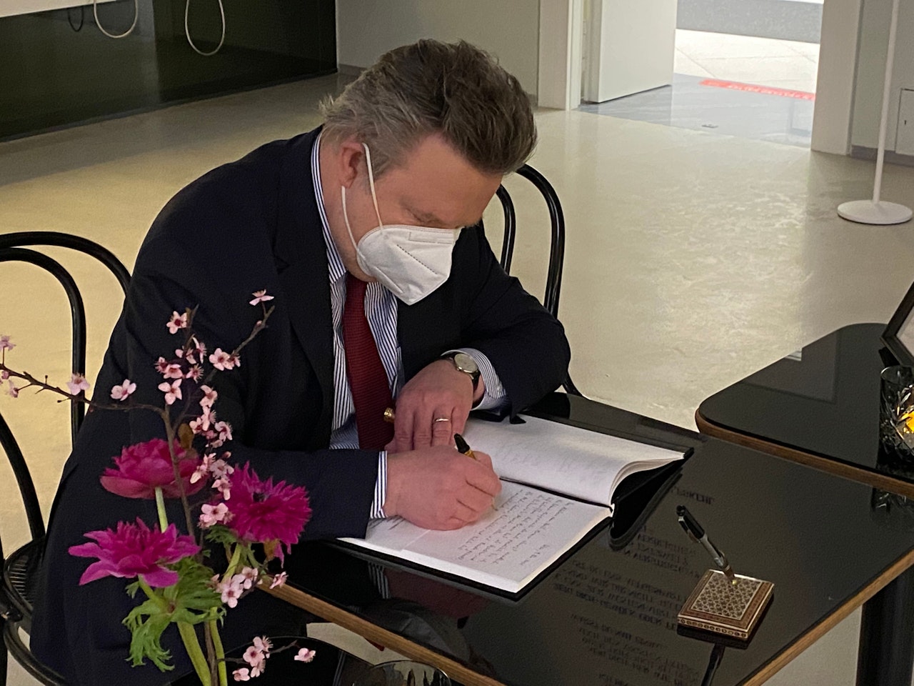 Heute.at - Wiens Bürgermeister erwies Arik Brauer die letzte Ehre