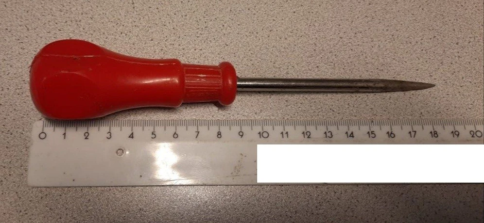 Die sichergestellte Tatwaffe ist eine Ahle