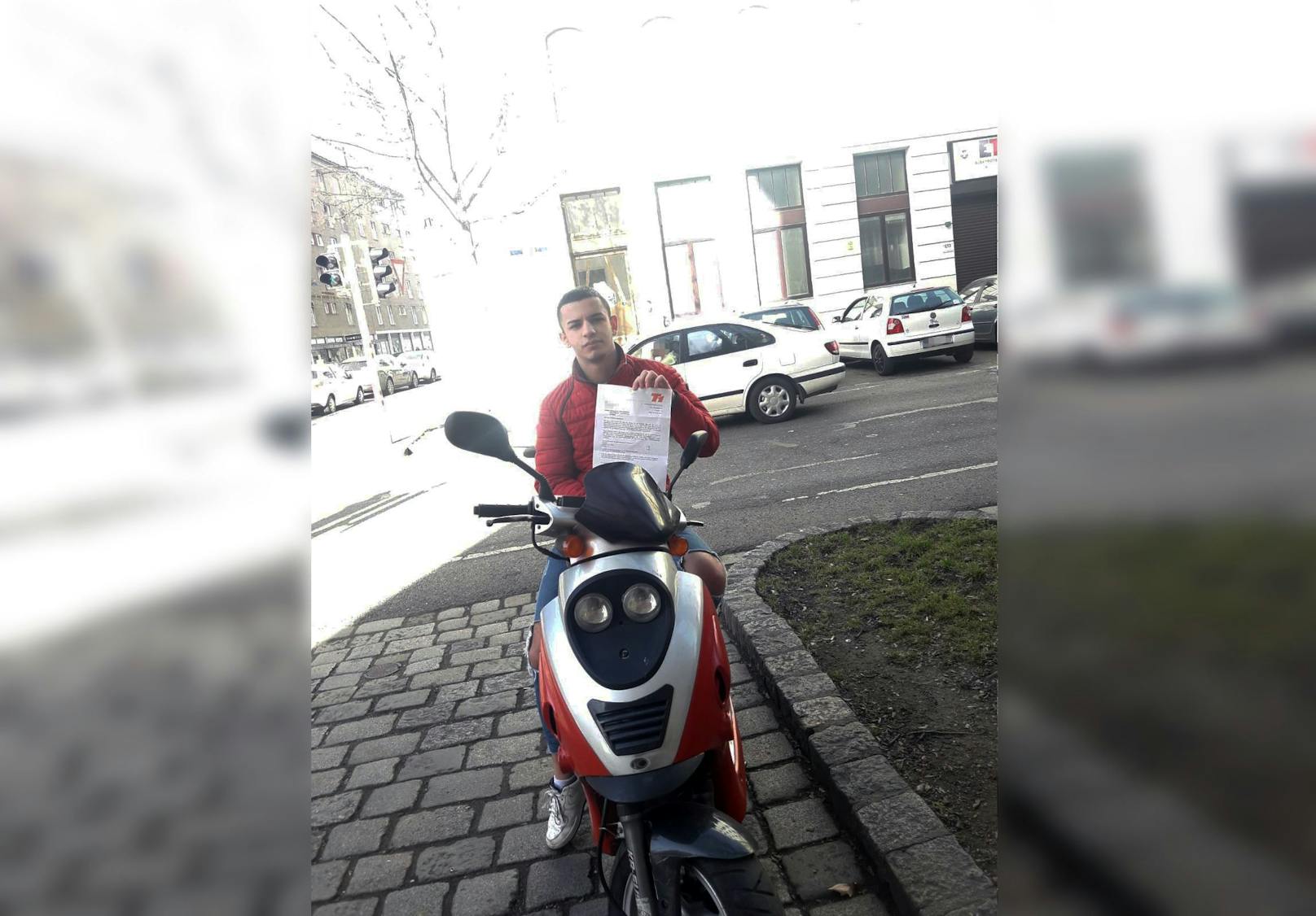 Wiener Tankstelle straft Teenie, weil er Moped putzte