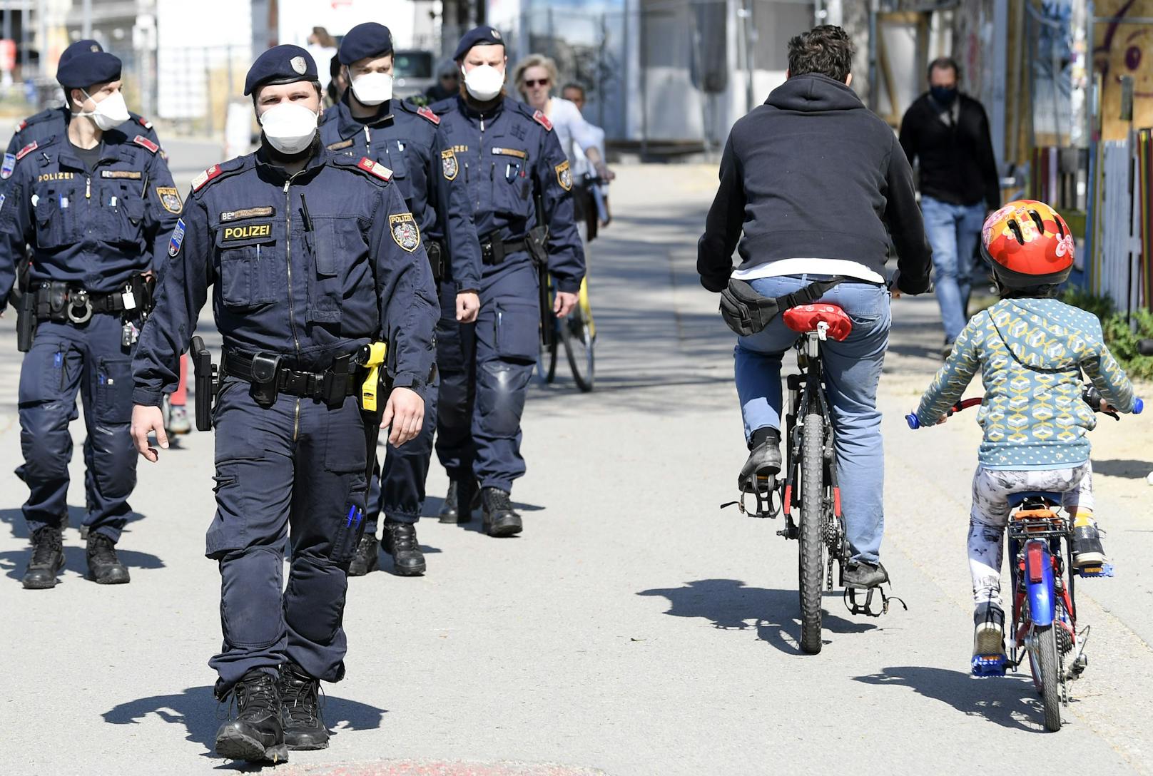 Die Wiener Polizei bei Schwerpunktkontrollen am Donaukanal.