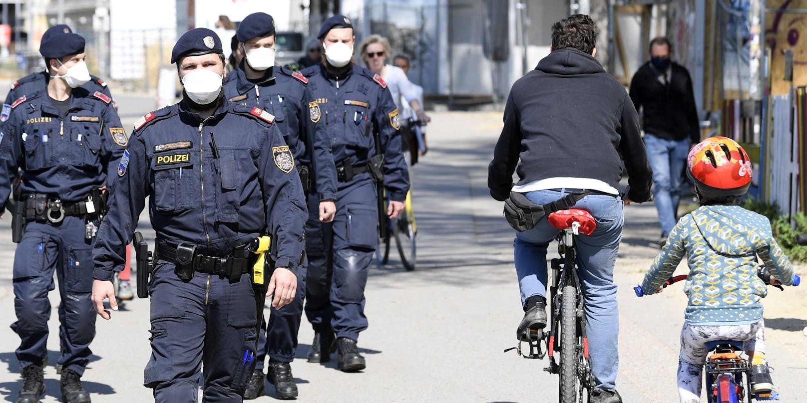Die Wiener Polizei bei Schwerpunktkontrollen am Donaukanal.