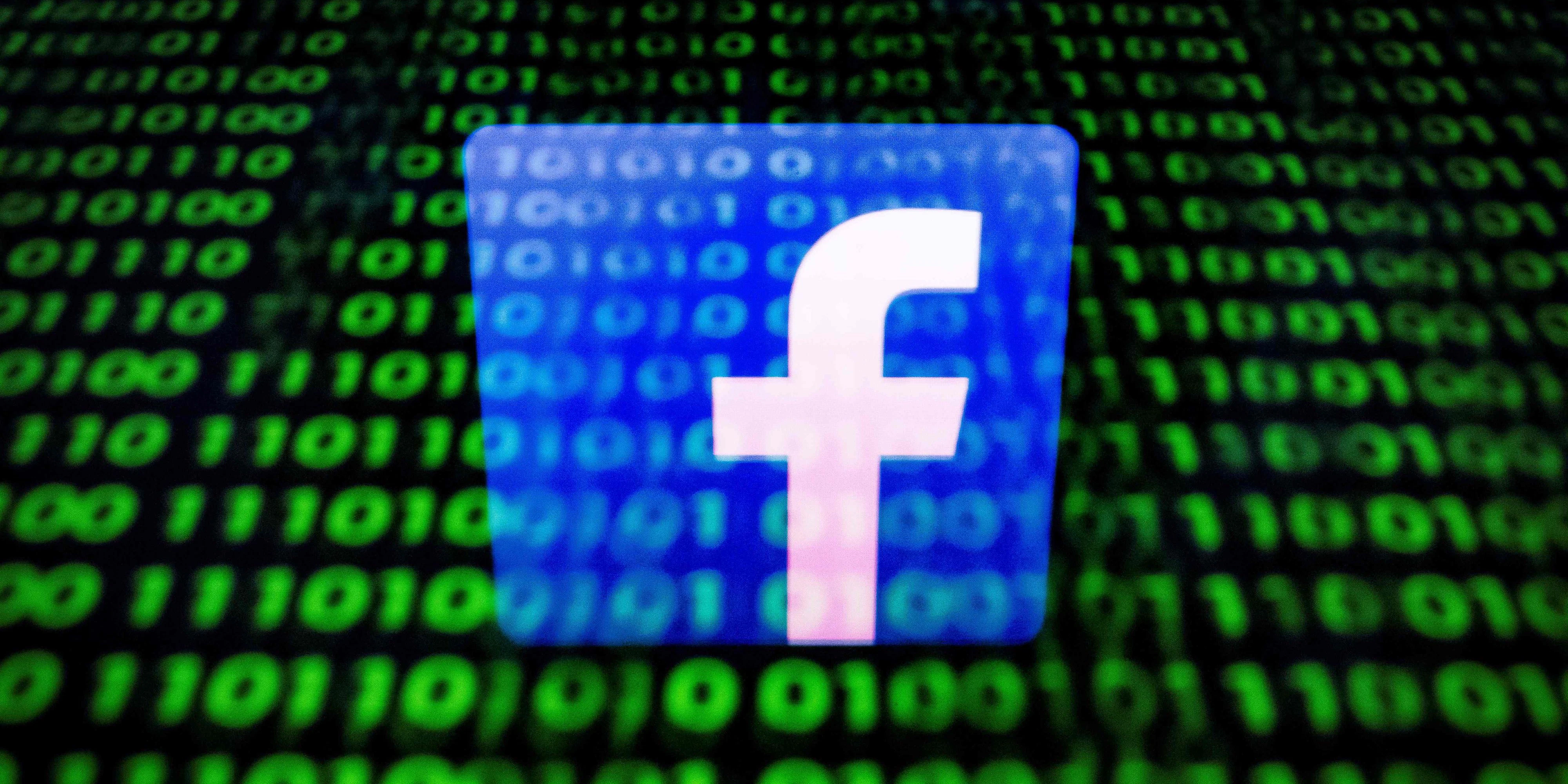 Download von www.picturedesk.com am 01.03.2021 (19:36).  (FILES) This file illustration image taken on April 26, 2018 in Paris shows the logo of social network Facebook displayed on a screen and reflected on a tablet. .Britain's data regulator has said it will fine Facebook half a million pounds ($660,000) for failing to protect users' data, in an inquiry into whether personal information had been misused by campaigns on both sides of Britain's 2016 EU referendum. In a progress report early Wednesday, July 11, 2018, the watchdog said it plans to issue Facebook with the maximum fine available to it for breaches of the Data Protection Act. / AFP PHOTO / Lionel BONAVENTURE - 20180426_PD16620 - Rechteinfo: Rights Managed (RM) Nur für redaktionelle Nutzung! Werbliche Nutzung erfordert Freigabe: bitte schicken Sie uns eine Anfrage.