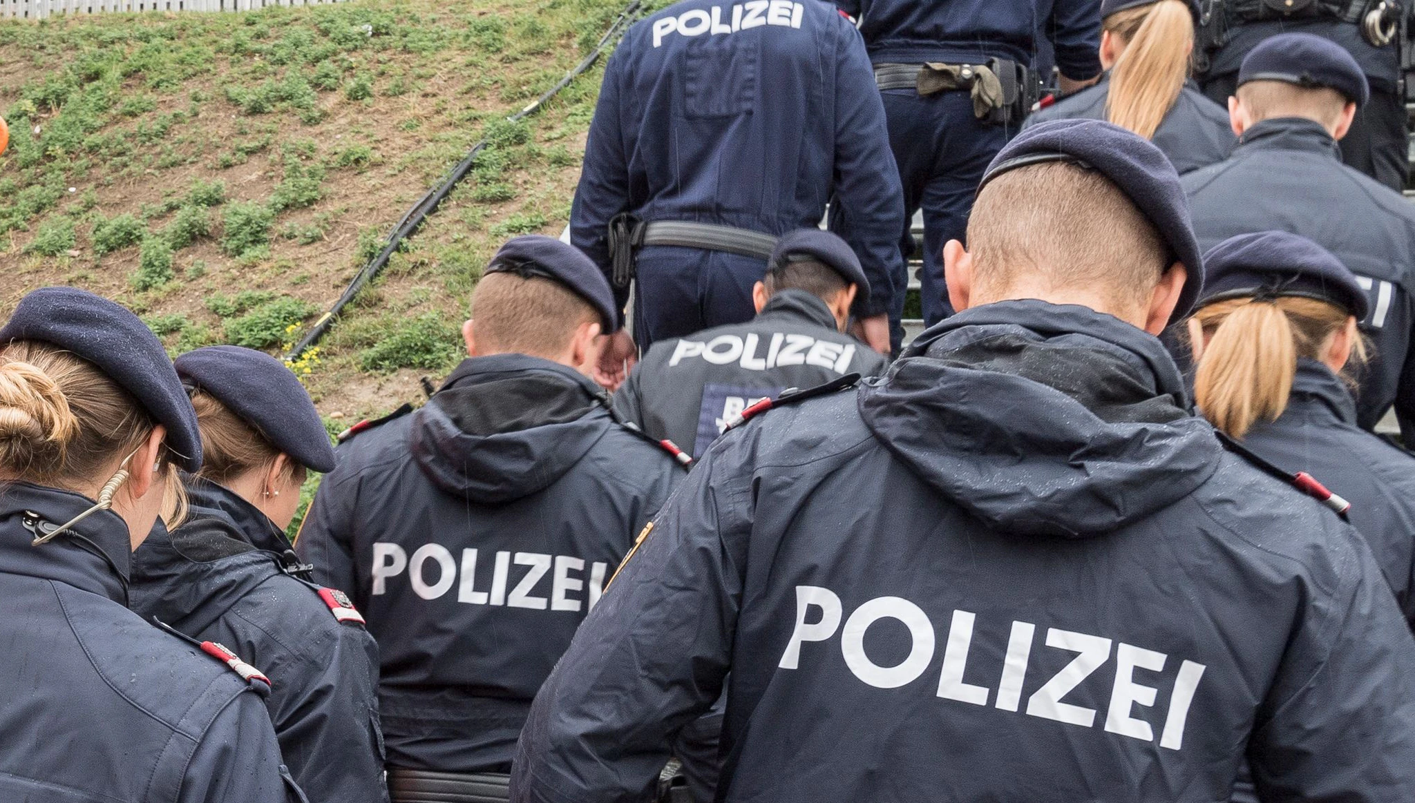 Einsatzkräfte der Wiener Polizei