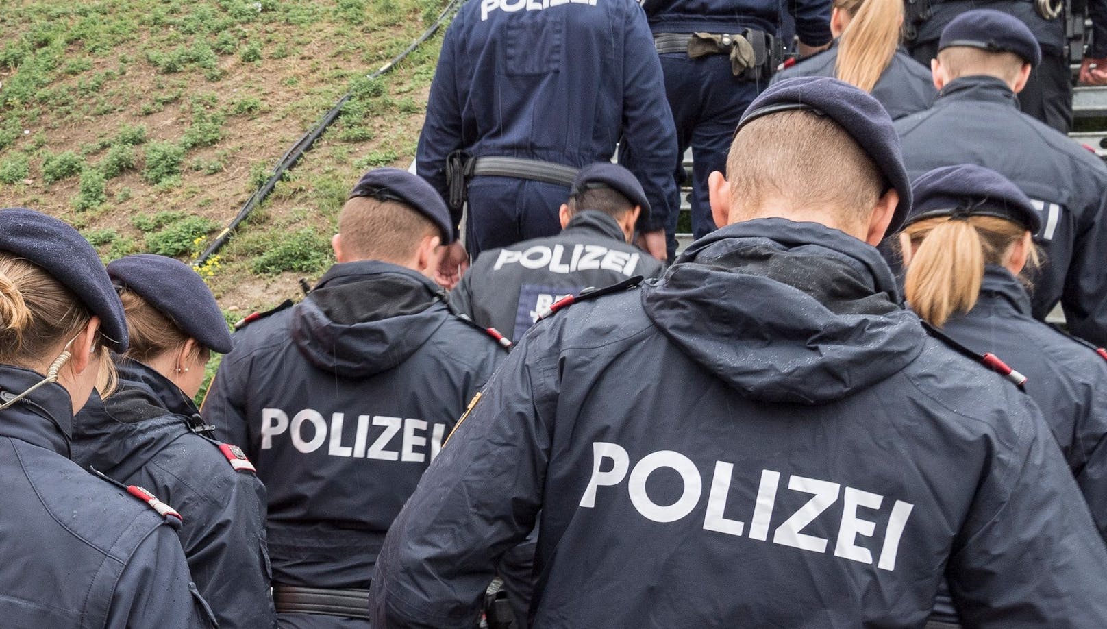 Einsatzkräfte der Wiener Polizei