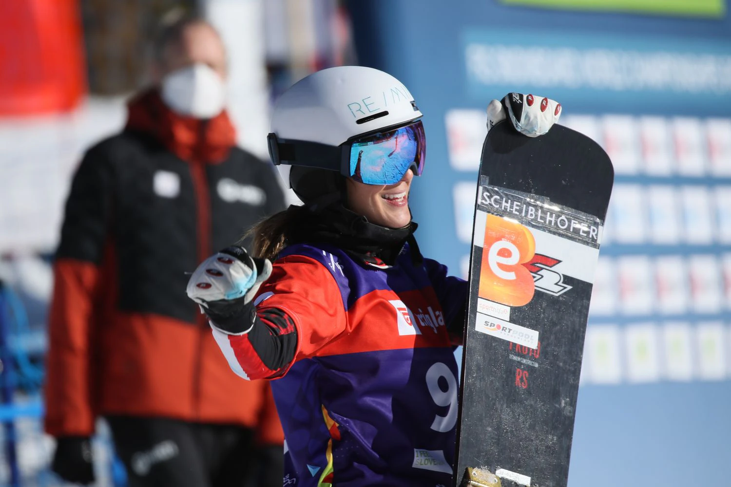 Julia Dujmovits jubelt über Bronze.