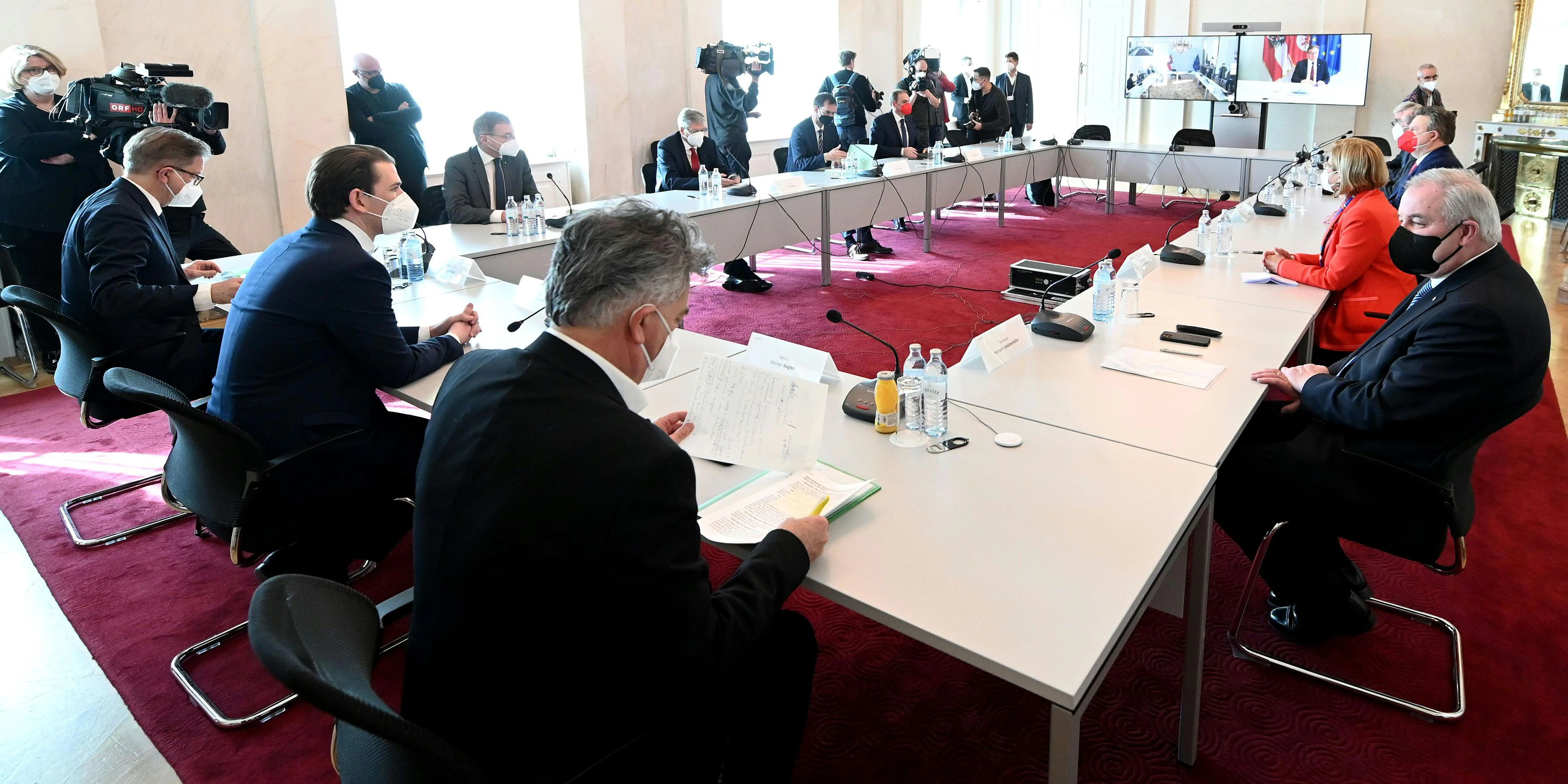 Hitzige Lockdown-Diskussion beim Krisengipfel im Kanzleramt.