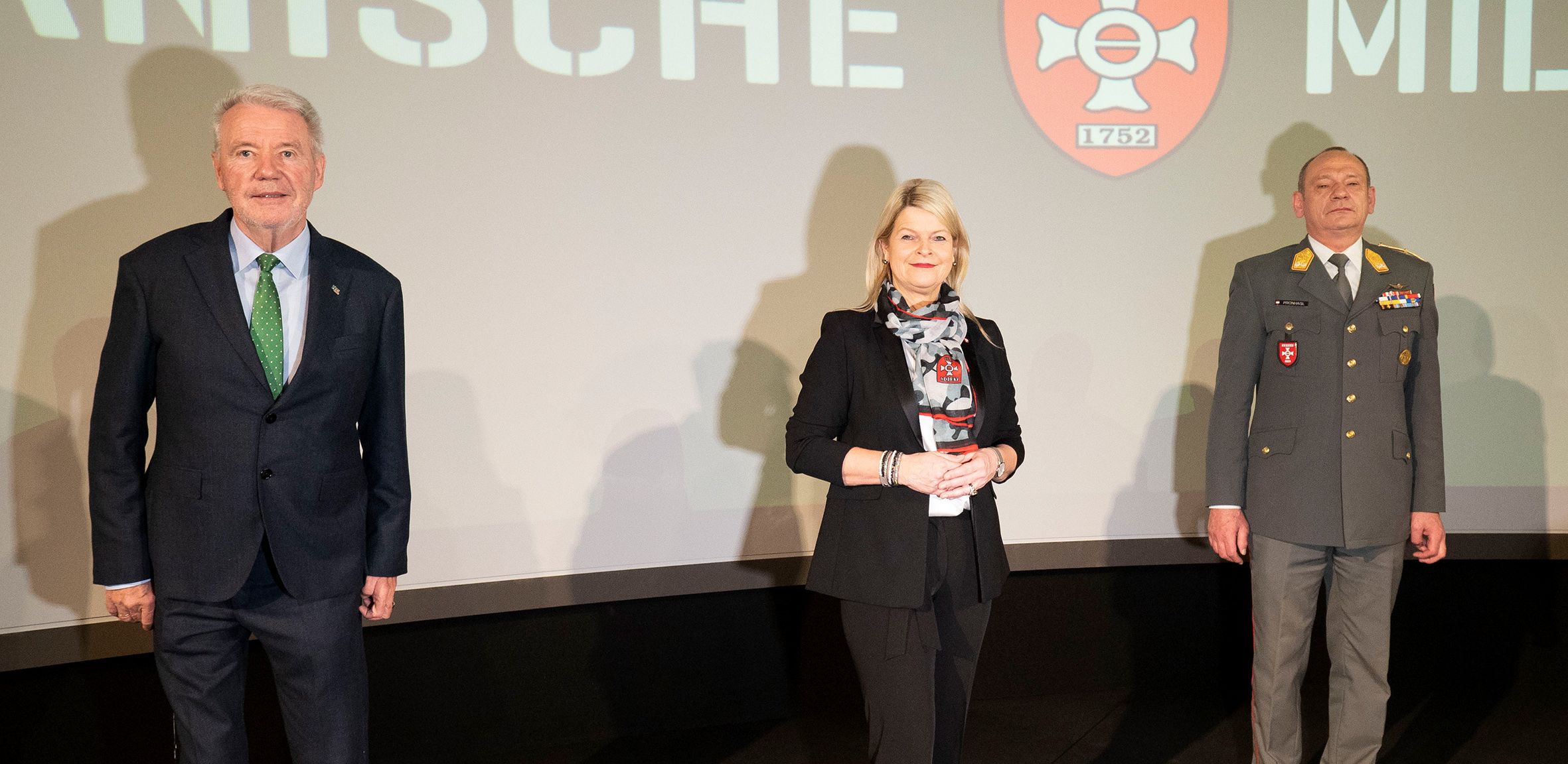 Klaus Schneeberger (VP, l.) mit Ministerin Klaudia Tanner 