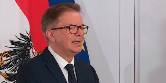 Gesundheitsminister Rudolf Anschober bei der Pressekonferenz