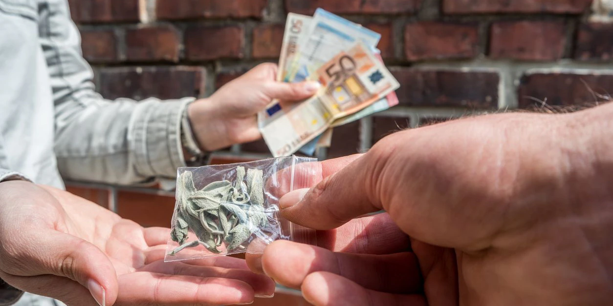 Der 36-Jährige verkaufte Drogen an Minderjährige.