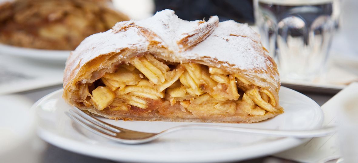 Künftig soll es unter "Austrian Melangerie" österreichische Schmankerln von DO & CO auf AUA-Flügen geben.