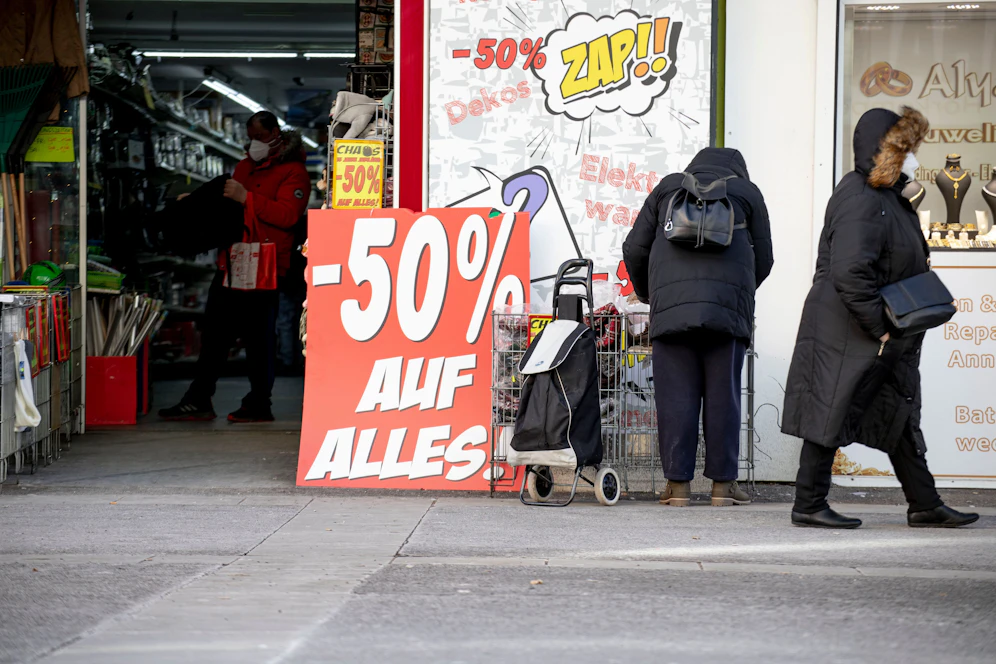  Viele Händler setzen auf Rabattaktionen, um Umsätze zu generieren.