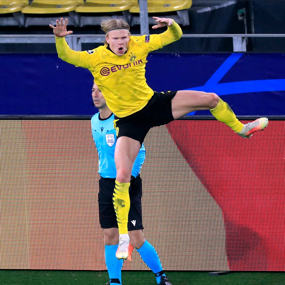 Erling Haaland jubelt über sein zweites Tor gegen Sevilla.